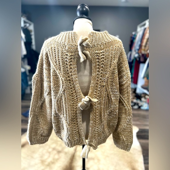 POL Anthropologie Chunky Knit Open Back Bow Sweater BOHO Medium Oversized Beige - Picture 1 of 5